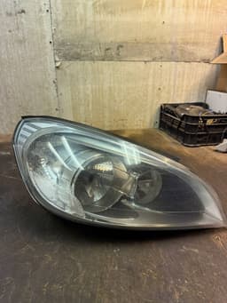 VOLVO 31299995 Headlight right VOLVO S60 II / V60 I (2010-2018) — thumbnail 2