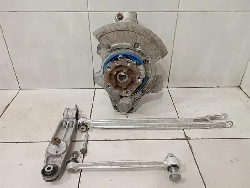 Porsche Boxster Spyder 718 Left Rear Hub 982505435D Wheel Bearing Housing Left GT4