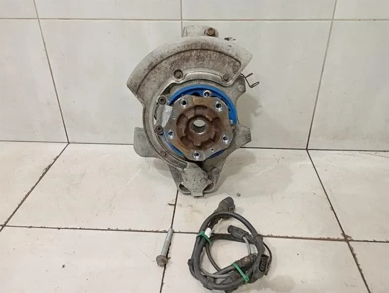 Porsche Boxster Spyder 718 Right Rear Hub 982505436D Wheel Bearing Housing Rear Re