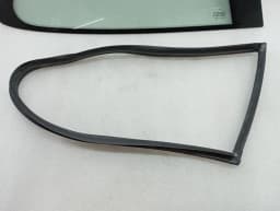 PORSCHE Porsche 911 997 Right Rear 1/4 Glass 99754311200 Door Window 1/4 Rear RH — thumbnail 3