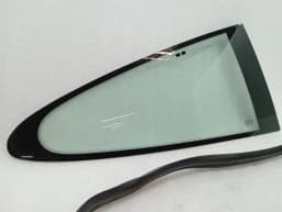 PORSCHE Porsche 911 997 Right Rear 1/4 Glass 99754311200 Door Window 1/4 Rear RH — thumbnail 2