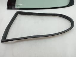 PORSCHE Porsche 911 997 Left Rear 1/4 Glass 99754311200 Door Window 1/4 Rear LH — thumbnail 3