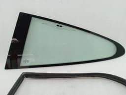 PORSCHE Porsche 911 997 Left Rear 1/4 Glass 99754311200 Door Window 1/4 Rear LH — thumbnail 2