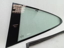 PORSCHE Porsche 911 997 Left Rear 1/4 Glass 99754311200 Door Window 1/4 Rear LH — thumbnail 4