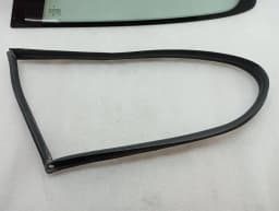 PORSCHE Porsche 911 997 Left Rear 1/4 Glass 99754311200 Door Window 1/4 Rear LH — thumbnail 5