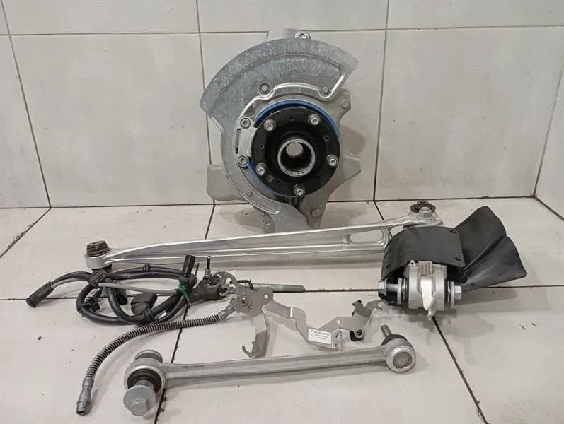Porsche Cayman 718 GT4RS Right Rear Hub 982505436D Wheel Bearing Housing Rear Right