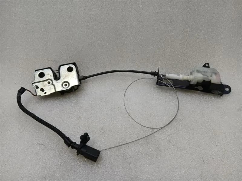 Porsche Boxster Spyder 718 Bonnet Lock 9P1823501 Bonnet Lock