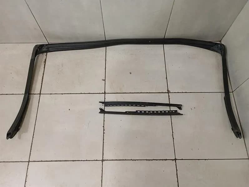 PORSCHE Porsche Boxster 718 windshield header seal 98153707704 bracket sealing profile