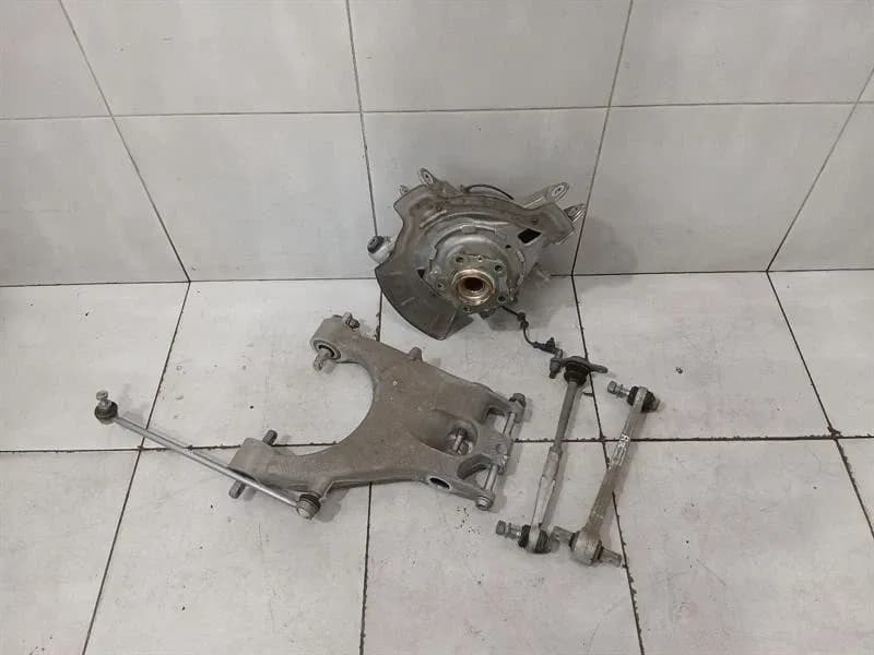 Ferrari F8 F142MFL Right Rear Hub 843963 Wheel Bearing Housing Rear Right Set