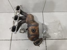 PORSCHE Porsche Spyder 718 Exhaust Manifold 982254018E FAULTY RIGHT Exhaust Manifold — thumbnail 2