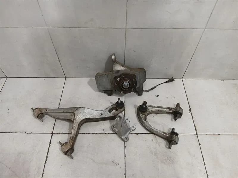 McLaren 650S Spider 14-17 Left Front Hub 11B0033CP Wheel Bearing Housing Front Left