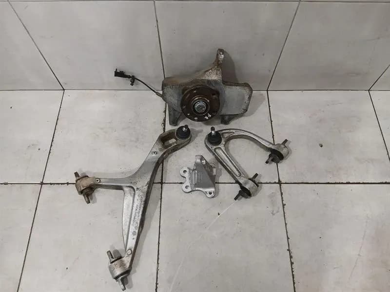 MCLAREN McLaren 650S Spider 14-17 Right Front Hub 11B0114CP Wheel Bearing Housing Front Right