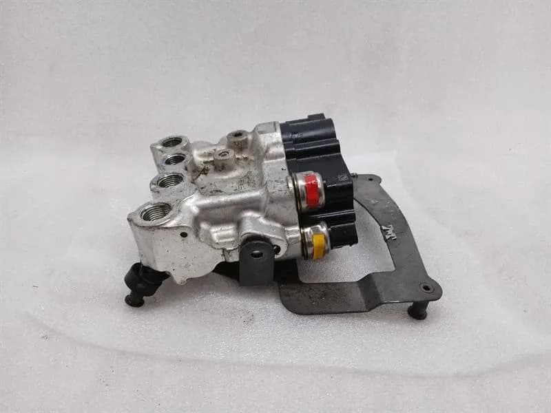 MCLAREN McLaren 650S Spider 14-17 Hydraulic Valve 11B1302CP Hydraulic Valve