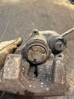 VOLVO 32332594 36001382 36001383 31262415 Brake caliper rear left VOLVO S60 II / V60 I (2010-2018) — thumbnail 6