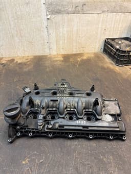 VOLVO 31338169 Cylinder head valve cover VOLVO S60 II / V60 I (2010-2018) — thumbnail 2