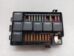 ASTON MARTIN Aston Martin Vanquish S 04-07 V12 Fuse Box 3R12-370534-AB Fuse Box — thumbnail 1