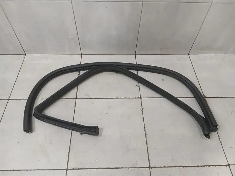 FERRARI Ferrari 488 F142M left door seal set 86743300 left door seals set