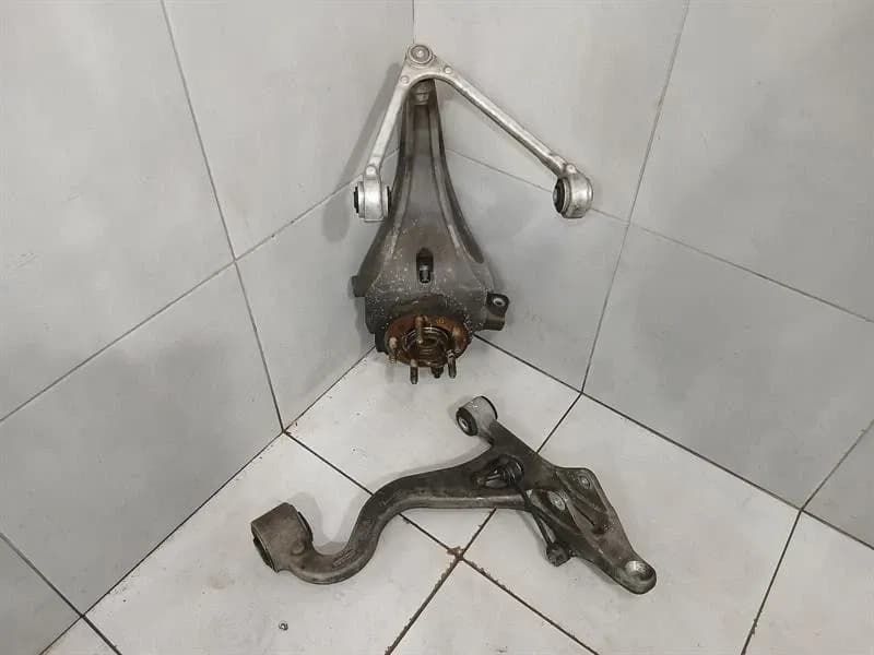 ASTON MARTIN Aston Martin Vanquish S 04-07 V12 Left Front Hub 1R12-233223-AD Front Left SET