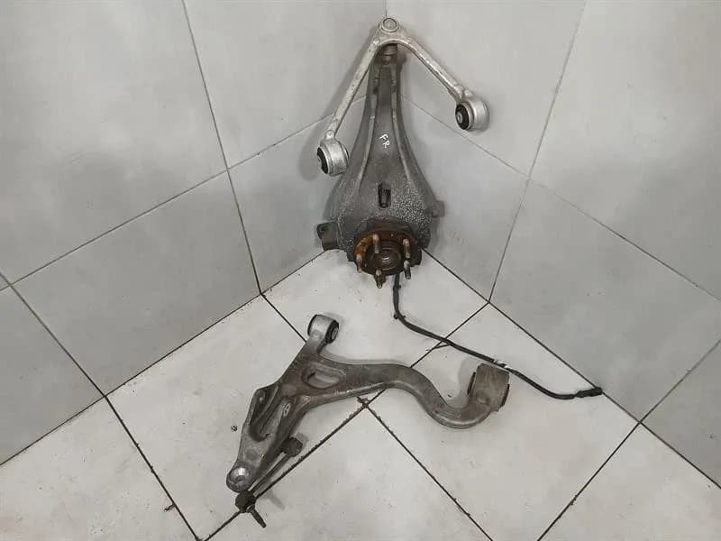 ASTON MARTIN Aston Martin Vanquish S 04-07 V12 Right Front Hub 1R12-233222-AD Front Right