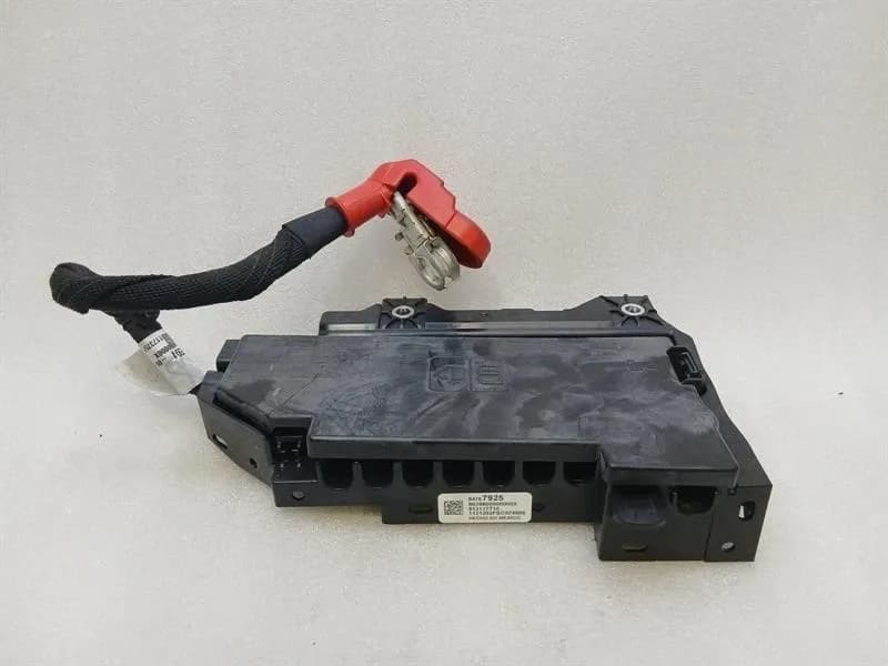 CHEVROLET Chevrolet Corvette C8 Fuse Box 84767925 Fuse Box