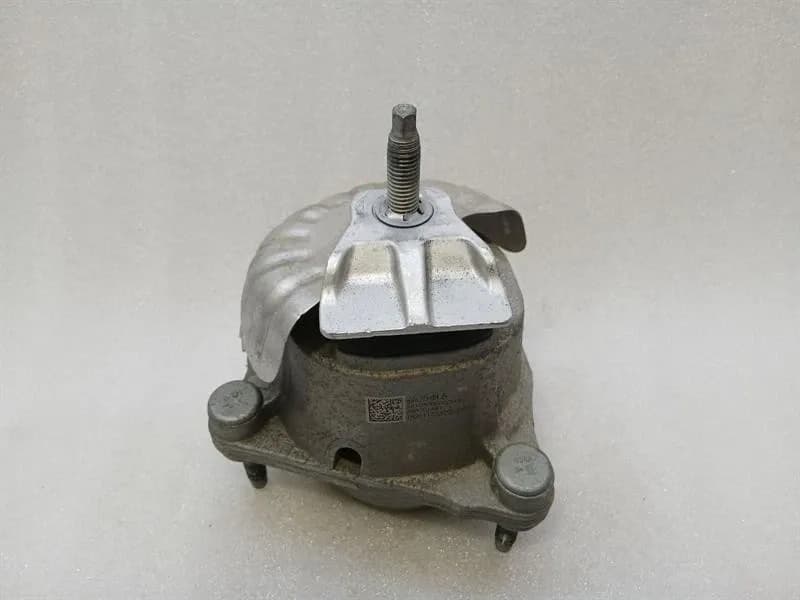 Chevrolet Corvette C8 Gearbox Mount 84675416 Transmission Mount
