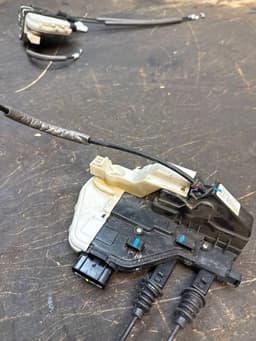 HYUNDAI 813102W010 Door Lock Front Left HYUNDAI SANTA FE III (DM) (2012-2018) — thumbnail 4