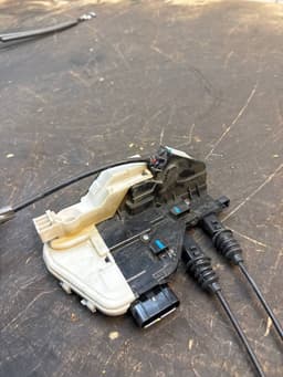 HYUNDAI 813102W010 Door Lock Front Left HYUNDAI SANTA FE III (DM) (2012-2018) — thumbnail 3