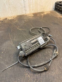 BMW 34436795145 6795145 Parking brake motor / actuator BMW X5 (F15, F85) (2012-2018) — thumbnail 3