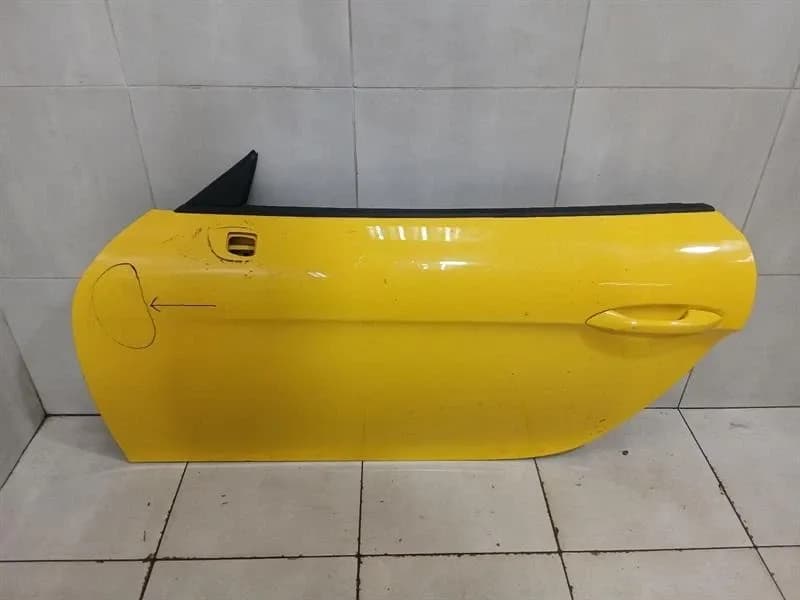 Porsche Boxster Spyder 718 left front door 982831051AY defective door front left