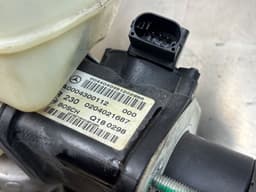 MERCEDES-BENZ 0204021687 0204024105 0204251302 Brake Master Cylinder MERCEDES-BENZ SL-CLASS (R230) (2001-2012) — thumbnail 3