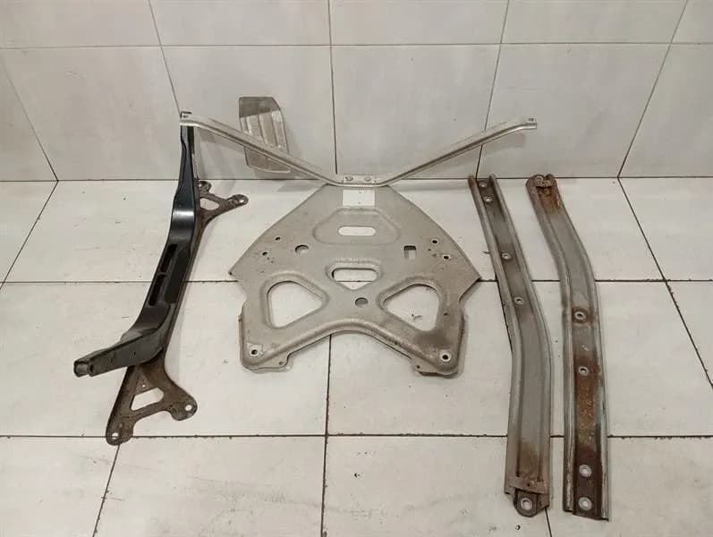 PORSCHE Porsche Cayman 981 Under Tray 98133126102 Bracket Carrier 98133113206 Axle Frame