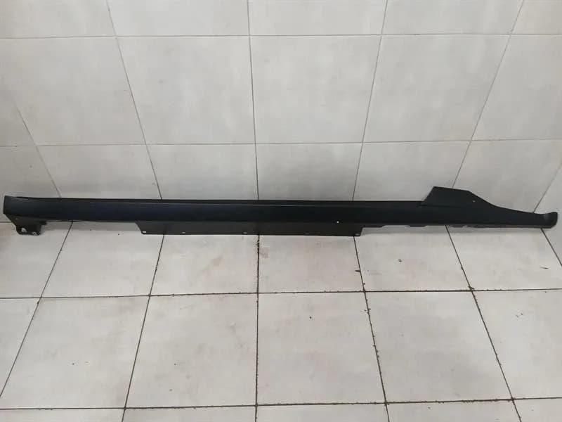 Ferrari Purosangue F175 side skirt 875642 RH side sills defect