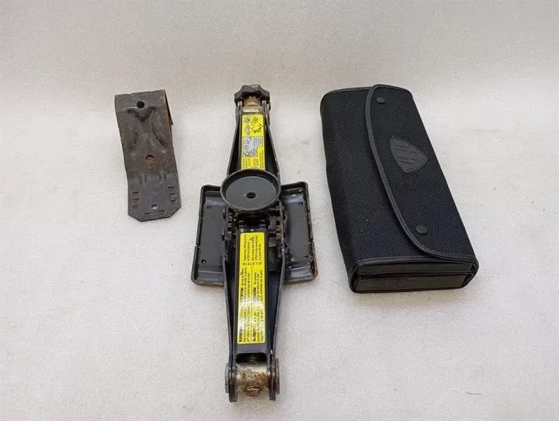 Maybach 62 V240 Tool Kit A2405850001 Tool Kit