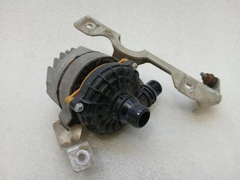 Mercedes GT R190 additional cooling pump A0005002500 coolant pump pump