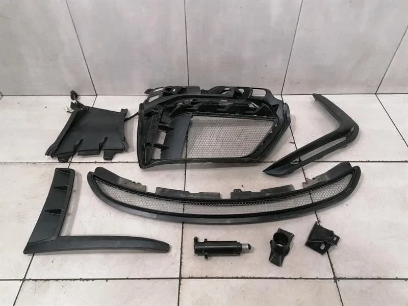 Porsche Boxster Spyder 718 Front Grille Right 982807680 Radiator Grille 982807684