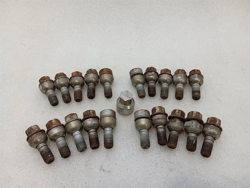 PORSCHE Porsche 911 997 wheel bolt set 99736198010 wheel bolts wheel bolt set