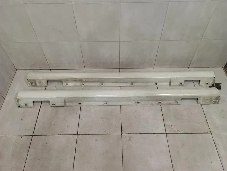 MERCEDES-BENZ Mercedes C63 W204 side skirt set A2046980754 AMG side sills set defects