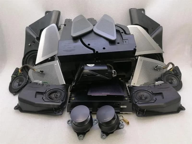 ASTON MARTIN Aston Martin Vanquish AM310 Speakers CD33-18C956-AA B&O SET Speakers LOT
