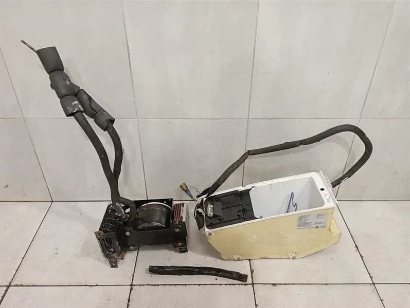 MAYBACH 62 V240 A2408300160 REFRIGERATOR IN REAR