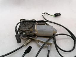 MAYBACH Maybach 62 V240 A2407300635 rear right door closer door closer rear right — thumbnail 7
