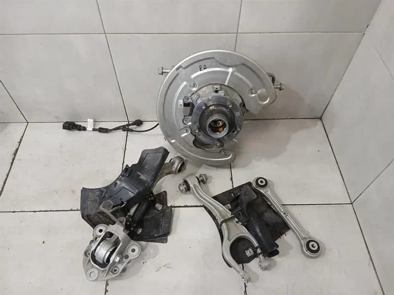PORSCHE MK2 GTS PORSCHE 911 992 Right Rear Hub 992505052GY Wheel Bearing Housing Center Lock