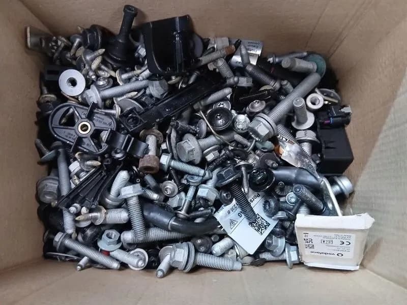 PORSCHE PORSCHE 911 992 SCREWS BOLTS FROM ONE CAR SET BOLTS
