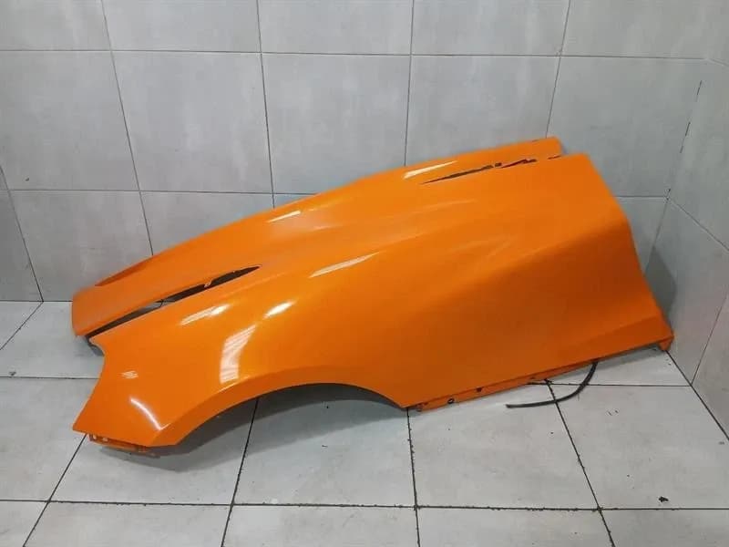 McLaren 720S coupe rear right wing 14AC476CP rear right wing defects