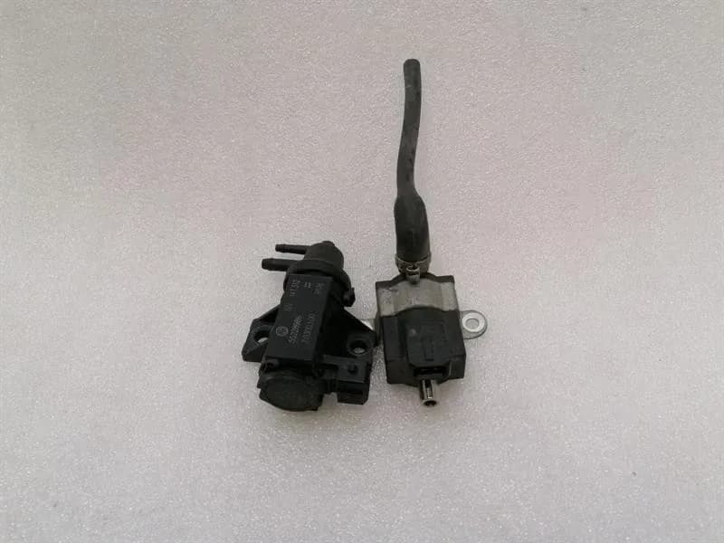 Ferrari California T F149 14-17 Reservoir 287732 Vacuum Valve Set Reservoir