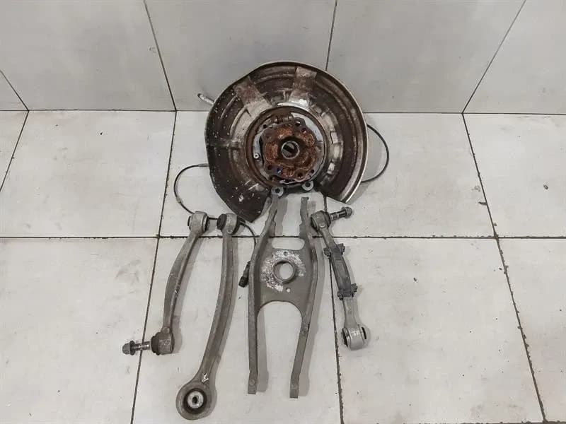 BMW BMW M4 F82 Right Rear Hub 2284796 Wheel Bearing Housing Rear Right SET SET