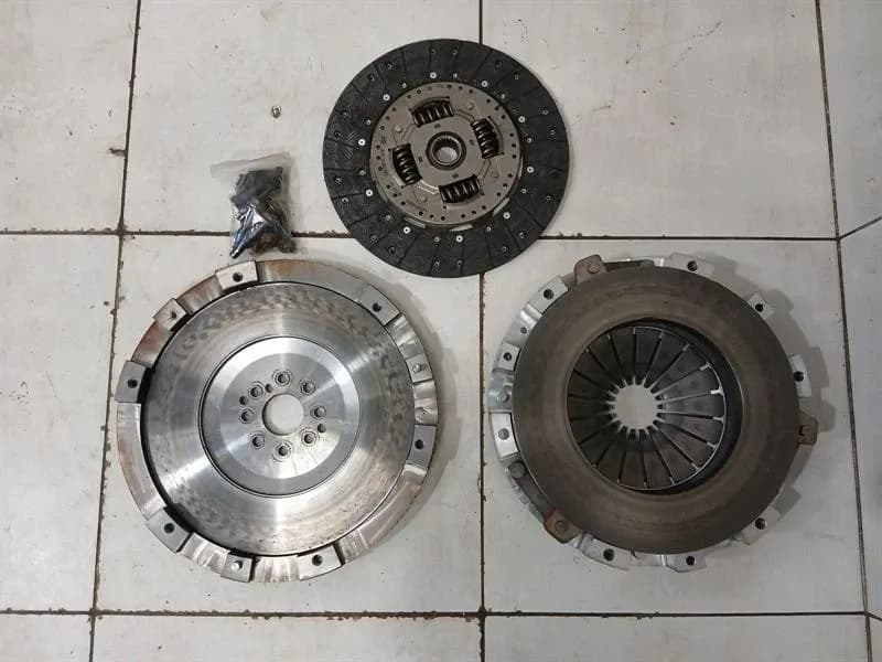 Aston Martin Vanquish S 04-07 V12 Flywheel Clutch Basket 1R12-11-10474 Clutch