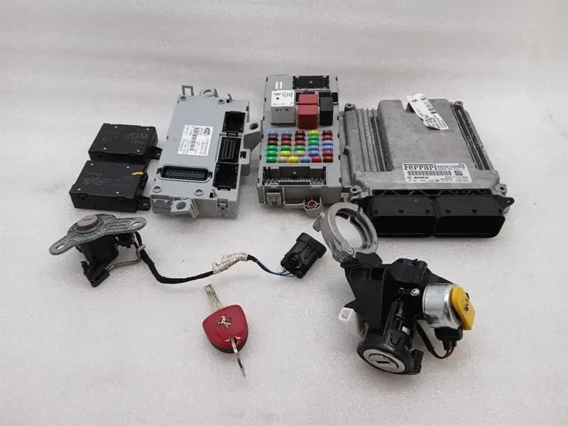 FERRARI Ferrari California T F149 14-17 engine ECU set 291539 engine control unit set