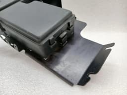 ASTON MARTIN Aston Martin Vanquish S 04-07 V12 Fuse Box 3R12-370533-AB Fuse Box — thumbnail 3