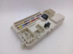 ASTON MARTIN Aston Martin DB9 Volante Fuse Box 31268178 Fuse Box — thumbnail 4