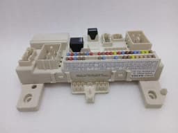 ASTON MARTIN Aston Martin DB9 Volante Fuse Box 31268178 Fuse Box — thumbnail 9